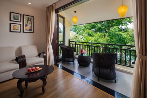 Garden, Seating area, Pool view