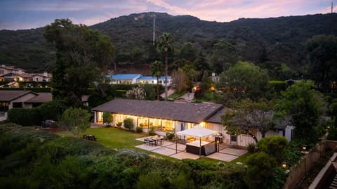 Ocean View Retreat Firepit & Spacious Yard House in La Jolla