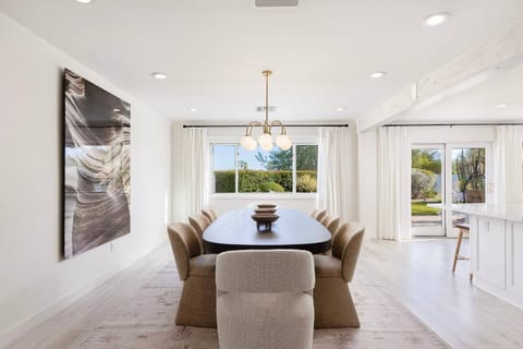 Dining area, Meals, group of guests