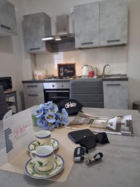 Coffee/tea facilities, Kitchen or kitchenette, Dining area, minibar, stove, toaster