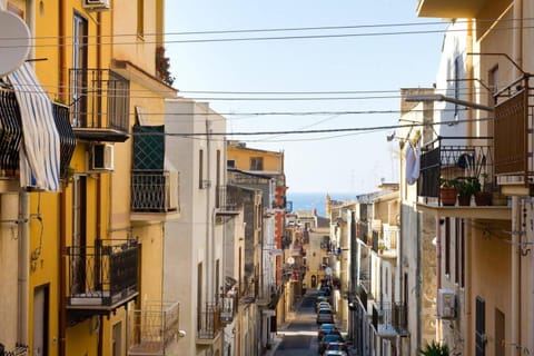 Facade/entrance, City view, Sea view, Street view