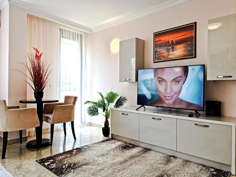 TV and multimedia, Living room, Seating area, Dining area, hair dresser