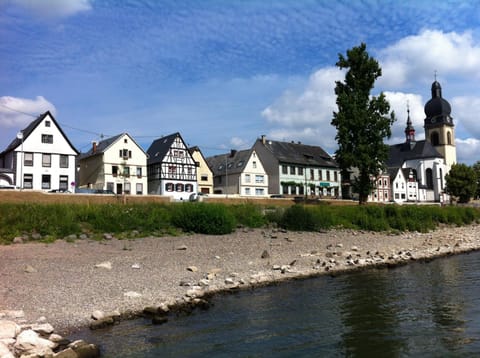 Staff, Neighbourhood, River view