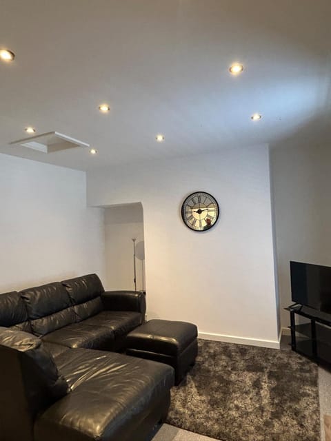 Flat 2 Apartment in Oldham