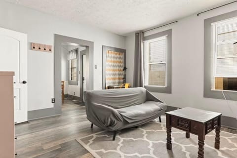 Bed, TV and multimedia, Living room, Seating area