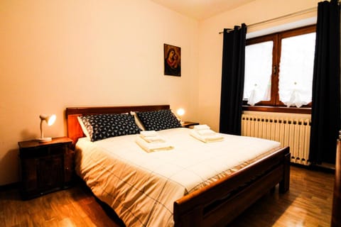 Bed, Photo of the whole room, Bedroom, internet