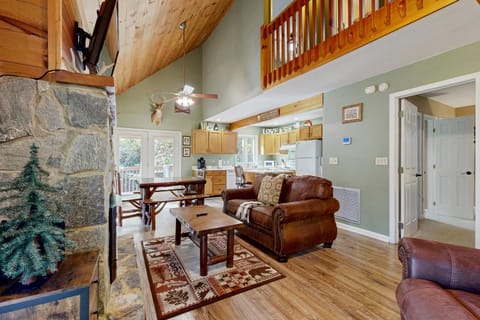 Smoky View Retreat House in Maggie Valley