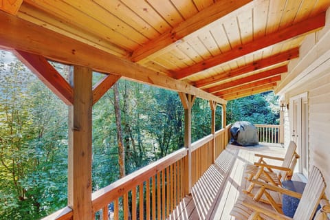 Smoky View Retreat House in Maggie Valley