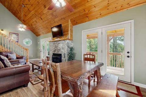 Smoky View Retreat House in Maggie Valley