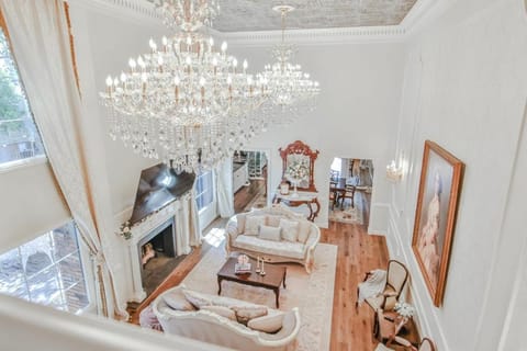 Whistledown Manor 1 block to TTU Hot Tub House in Lubbock