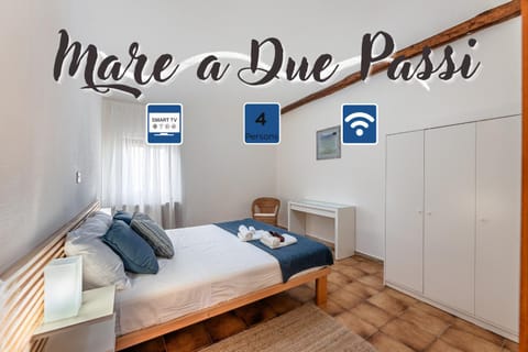 Bed, Photo of the whole room, internet, towels