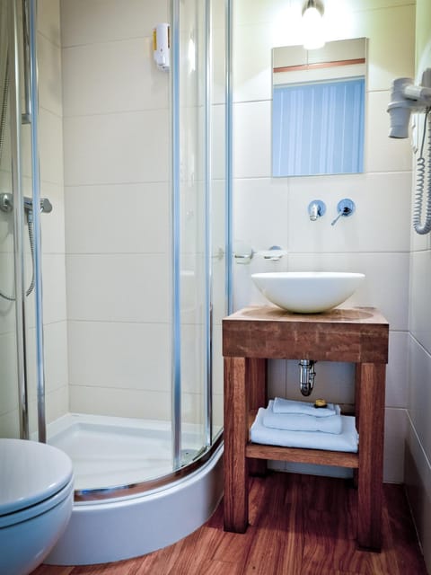 Shower, Toilet, Bathroom, On site, Area and facilities