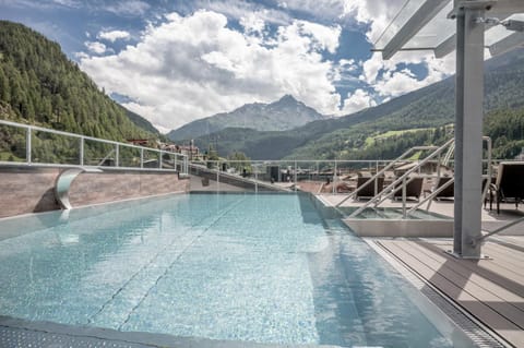 Mountain view, Swimming pool