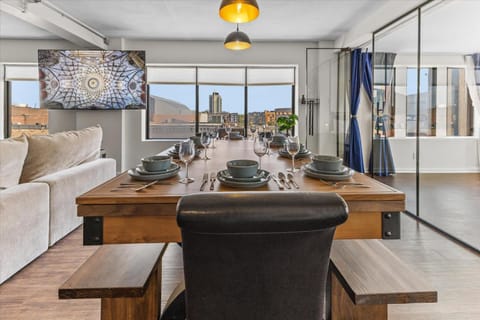 6 BR Condo in the Heart of Indy - 3 blocks to ICC Apartment in Indianapolis