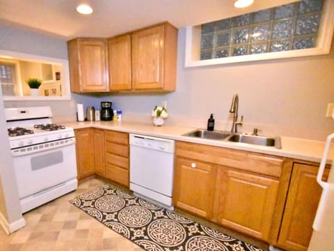 Kitchen or kitchenette, dishwasher, oven, pet friendly, stove