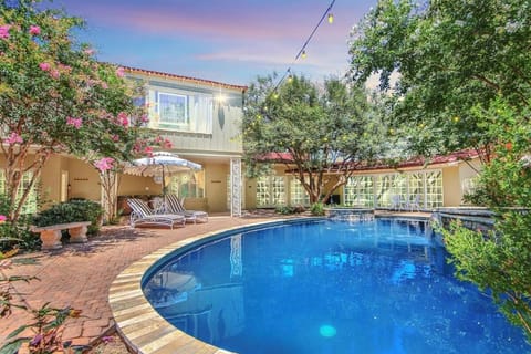 Gatsby Getaway 2 miles to TTU Pool Speakeasy Bar House in Lubbock