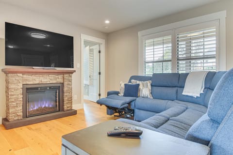 5 Mi to Dtwn, Stunning Views Weaverville Retreat! House in Buncombe County