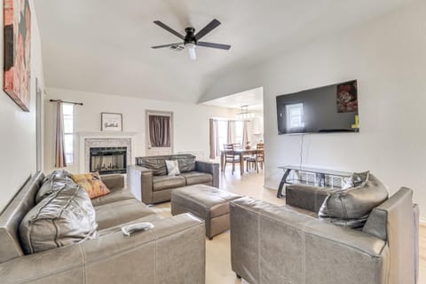 Fenced-In Yard Family Home 4 Mi to Dtwn Killeen! House in Killeen