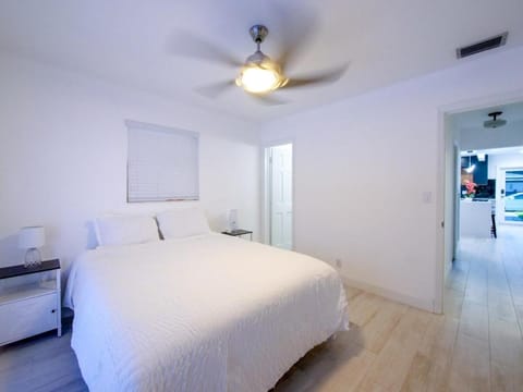 Dania Beach 4-bedroom house - Pool,Parking,Grill House in Dania Beach