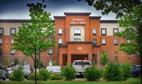 Hampton Inn and Suites La Crosse Downtown Hotel in La Crosse