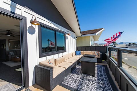 Day, View (from property/room), Balcony/Terrace, Living room, Seating area