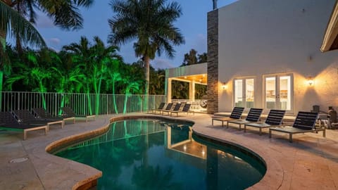 Plantation Luxe Villa 9BR Private Resort House in Plantation