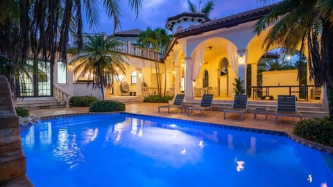 Luxury Italian Type Villa 7k SQ FT Heated Pool House in Plantation