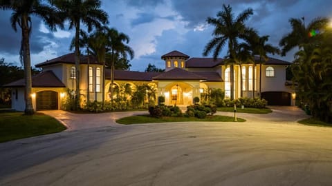 Luxury Italian Type Villa 7k SQ FT Heated Pool House in Plantation