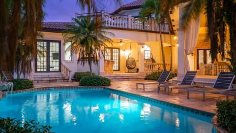 Luxury Italian Type Villa 7k SQ FT Heated Pool House in Plantation