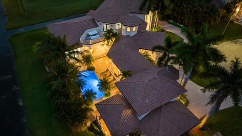 Luxury Italian Type Villa 7k SQ FT Heated Pool House in Plantation