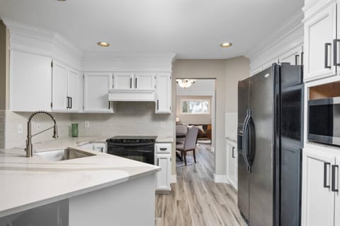 Bridlemile Cottage House in Portland