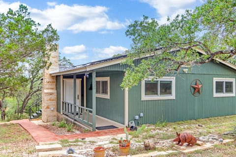 Napping Fox Cottage House in Spring Branch