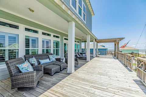 Stunning Gulf Views Hot Tub Group Ready House in Bolivar Peninsula