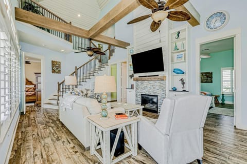 Stunning Gulf Views Hot Tub Group Ready House in Bolivar Peninsula