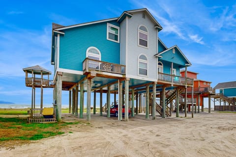 Prime Beachfront Private Gazebo Sleeps 14 House in Bolivar Peninsula