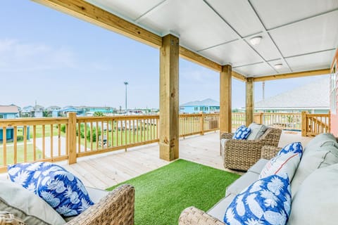 Paradise Steps to Beach Large Deck Dog Haven House in Bolivar Peninsula