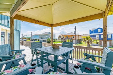 Haven Gulf Views Pet Friendly Sleeps 15 House in Bolivar Peninsula