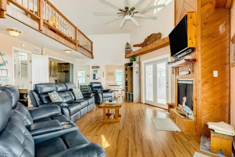 Haven Gulf Views Pet Friendly Sleeps 15 House in Bolivar Peninsula