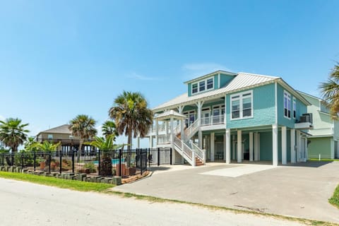 Exclusive Pool Gulf Views Modern Cargo Lift House in Bolivar Peninsula