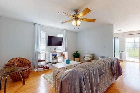 Haven Steps to Beach Community Pond Sleeps12 House in Bolivar Peninsula