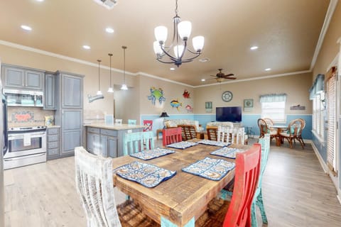 Inviting Gulf Views Pet Friendly Sleeps 12 House in Bolivar Peninsula