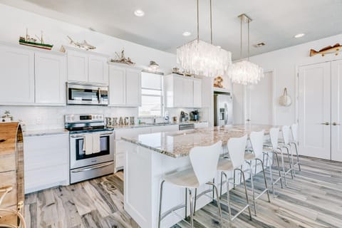 Luxury Beachfront Hot Tub Firepit & Tiki bar House in Bolivar Peninsula