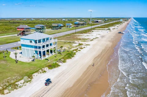 Luxury Beachfront Hot Tub Firepit & Tiki bar House in Bolivar Peninsula