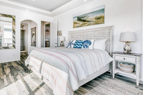 Luxury Beachfront Hot Tub Firepit & Tiki bar House in Bolivar Peninsula