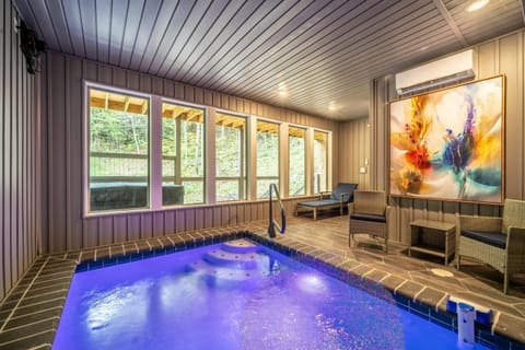 Multi Level Getaway Pool Hot Tub and Fireplace House in Pittman Center