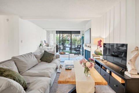 Communal lounge/ TV room, TV and multimedia, Seating area
