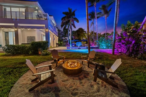 Pool view, Swimming pool, fireplace
