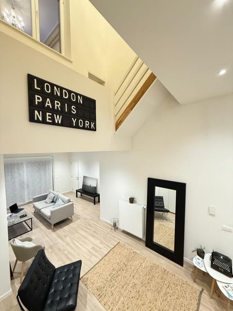 Living room, Photo of the whole room