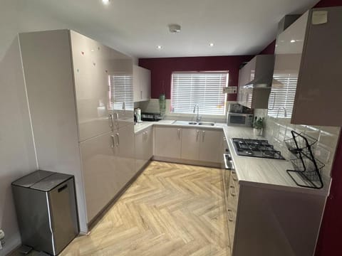 Beautiful 3BRHome Serene Stay Perfect for Family and Contractors House in Rochdale