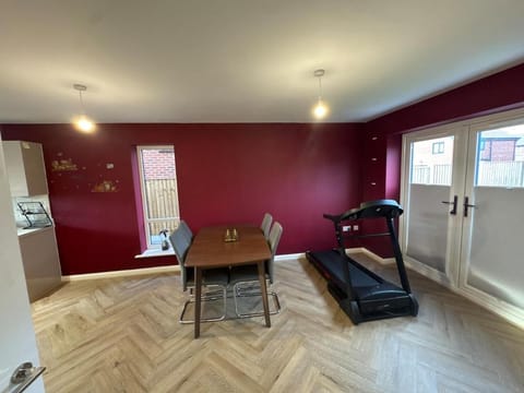 Beautiful 3BRHome Serene Stay Perfect for Family and Contractors House in Rochdale